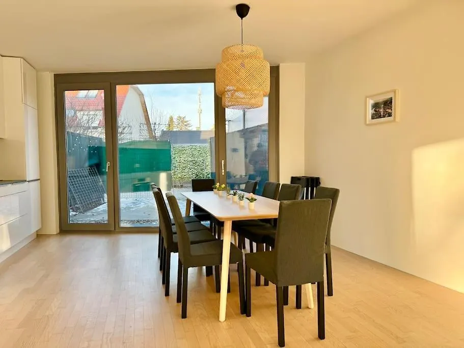 דירות וינה Bright Maisonette With Garden אוסטריה